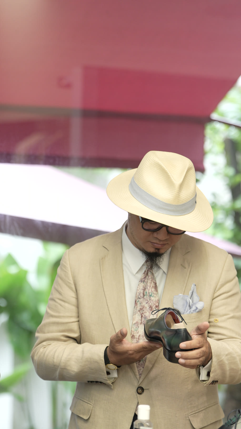 Nguyen Hoang Sebastian examining the Corthay Casanova